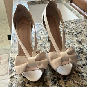 Off white hills (wedding hills)